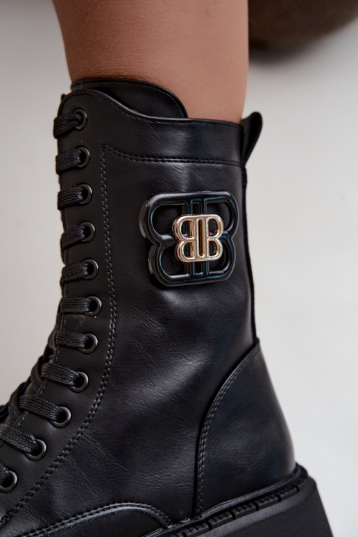 botines con elementos decorativos en piel sintética negra Kalindra
