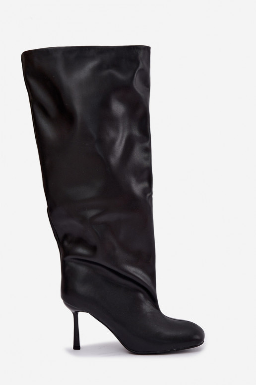 Botas altas de mujer slip-on con tacones finos en color negro Caliya