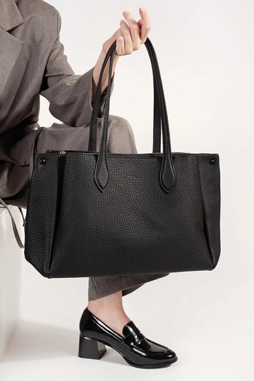 Bolso negro de piel sintética