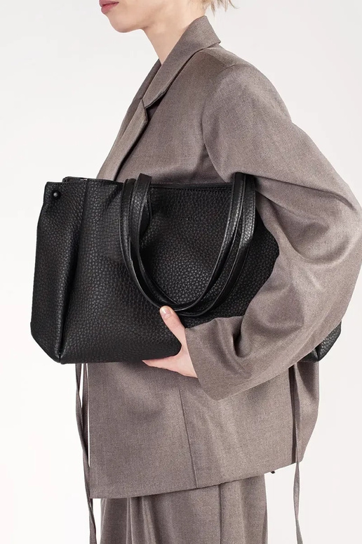 Bolso negro de piel sintética