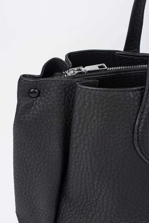 Bolso negro de piel sintética