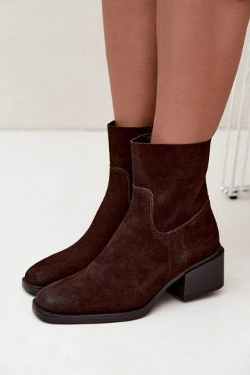Botines para mujer de ante sintético con tacones en color chocolate Iveris