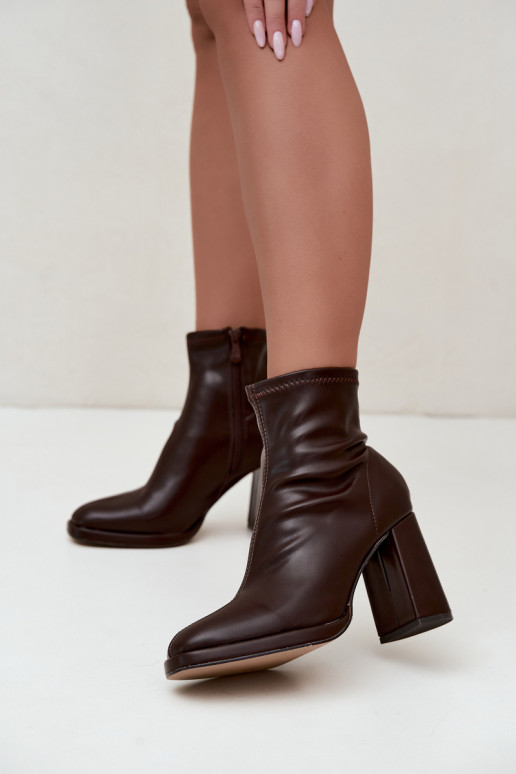 Botines para mujer de cuero sintético con tacones en color chocolate Karvella