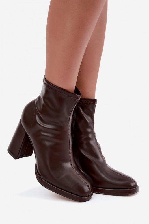 Botines para mujer de cuero sintético con tacones en color chocolate Karvella