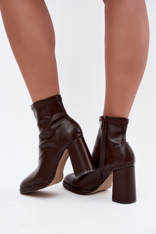 Botines para mujer de cuero sintético con tacones en color chocolate Karvella
