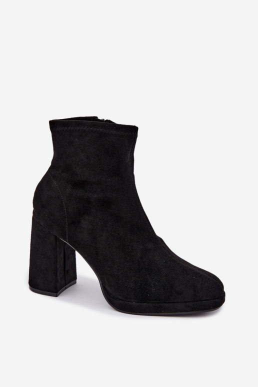 Botines para mujer de ante sintético con tacones en color negro Karvella