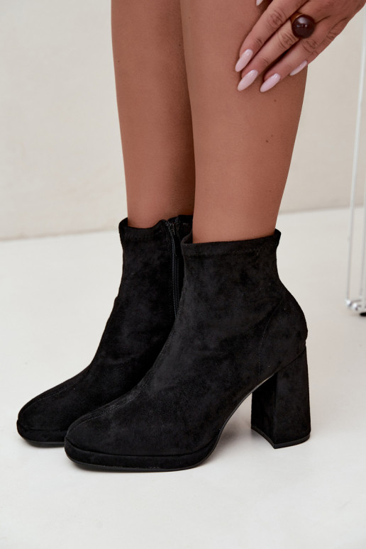 Botines para mujer de ante sintético con tacones en color negro Karvella