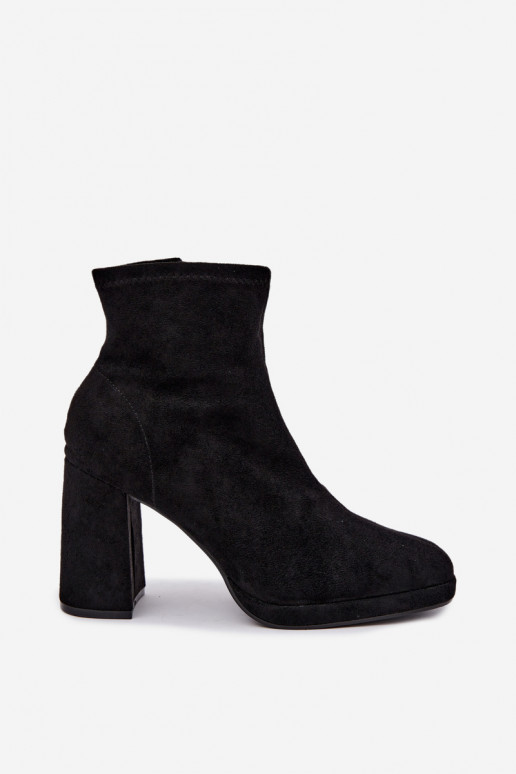 Botines para mujer de ante sintético con tacones en color negro Karvella