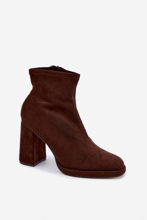 Botines para mujer de ante sintético con tacones en color marrón Karvella