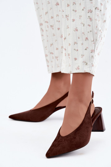 Zapatos de tacón con talón abierto en color chocolate Sorenia