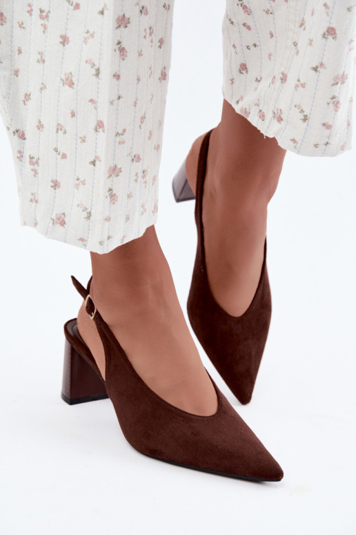 Zapatos de tacón con talón abierto en color chocolate Sorenia