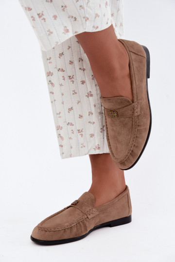 Mocasines para mujer con volantes y detalles decorativos en color arena Kairo 2