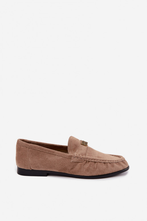 Mocasines para mujer con volantes y detalles decorativos en color arena Kairo