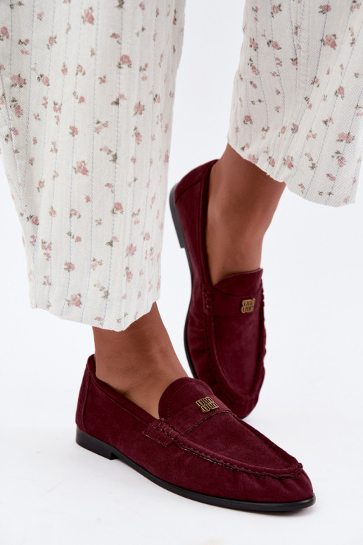 Mocasines para mujer con volantes y detalles decorativos en color burdeos Kairo