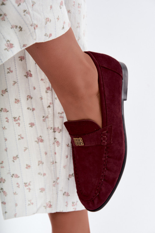 Mocasines para mujer con volantes y detalles decorativos en color burdeos Kairo
