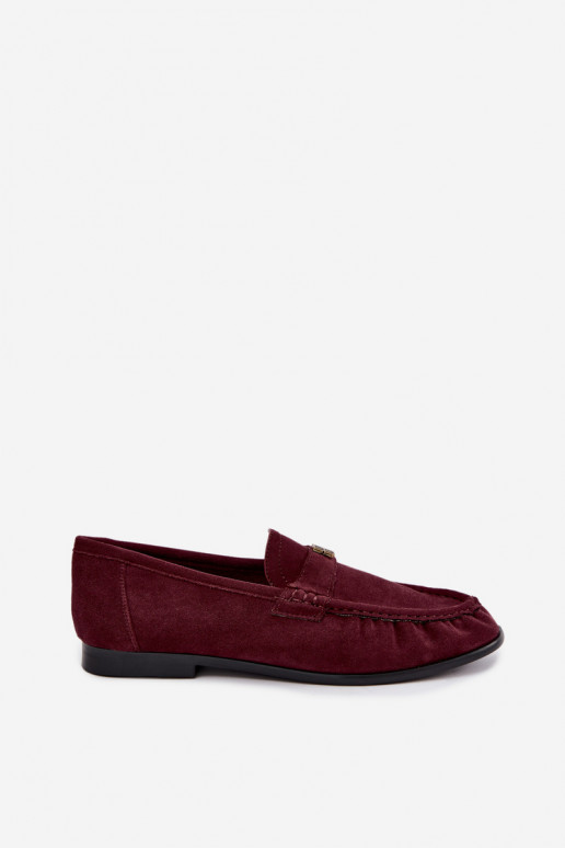 Mocasines para mujer con volantes y detalles decorativos en color burdeos Kairo