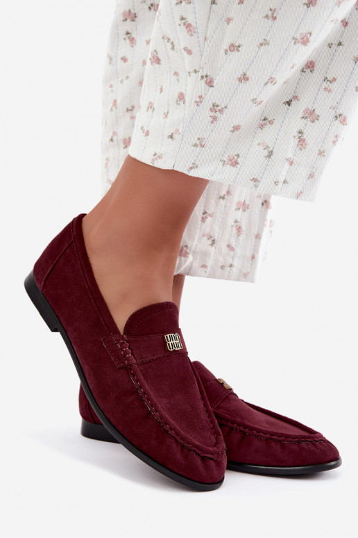 Mocasines para mujer con volantes y detalles decorativos en color burdeos Kairo