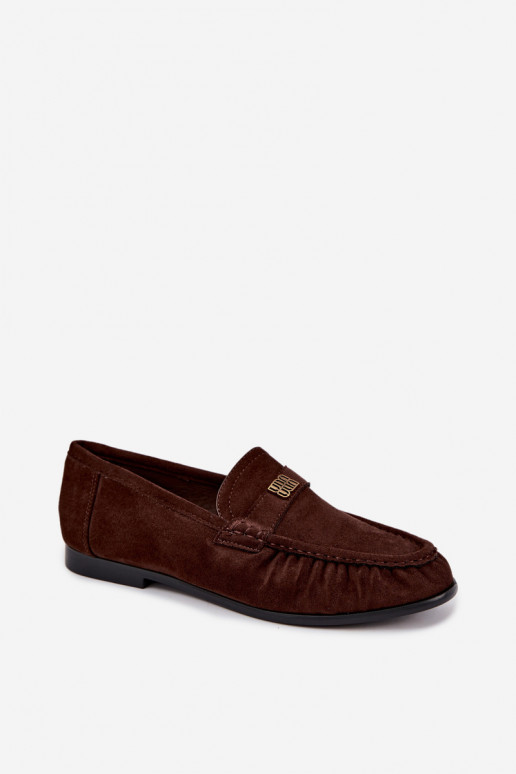 Mocasines para mujer con volantes y detalles decorativos en color chocolate Kairo