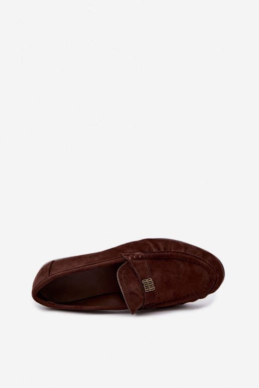 Mocasines para mujer con volantes y detalles decorativos en color chocolate Kairo