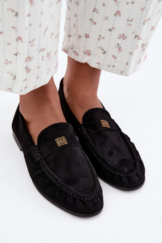 Mocasines para mujer con volantes y detalles decorativos en color negro Kairo