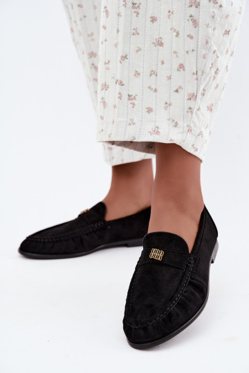 Mocasines para mujer con volantes y detalles decorativos en color negro Kairo 2