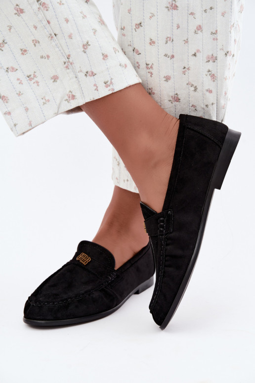 Mocasines para mujer con volantes y detalles decorativos en color negro Kairo
