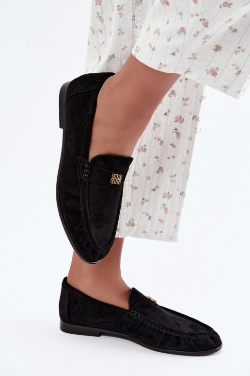 Mocasines para mujer con volantes y detalles decorativos en color negro Kairo