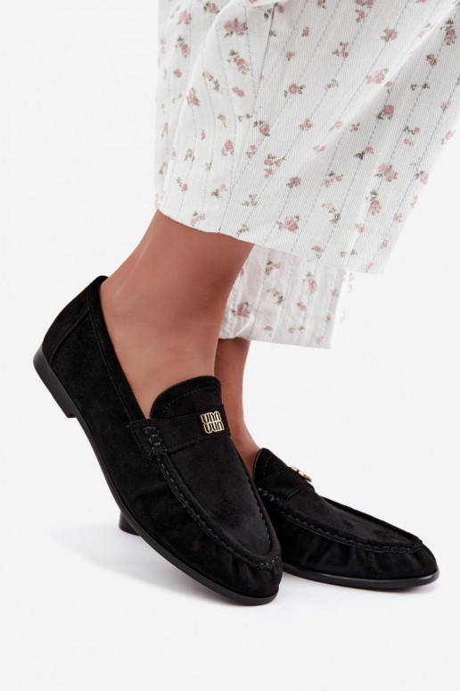 Mocasines para mujer con volantes y detalles decorativos en color negro Kairo