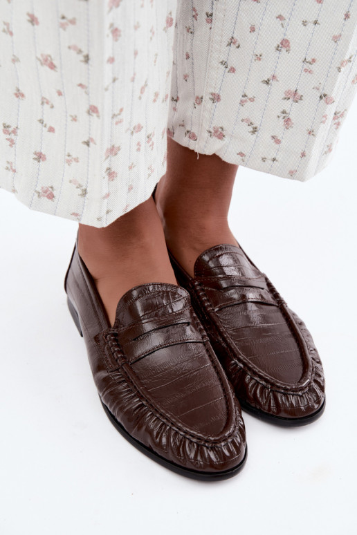 Mocasines lacados para mujer con volantes en color marrón Dulcy