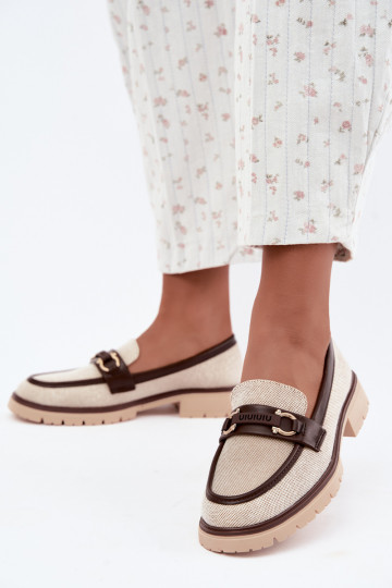 Mocasines para mujer con detalles elegantes en color arena y marrón Brika 2