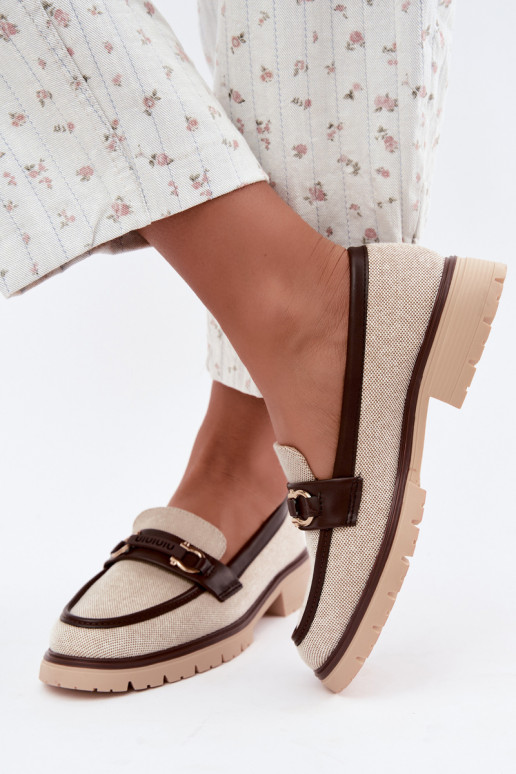 Mocasines para mujer con detalles elegantes en color arena y marrón Brika
