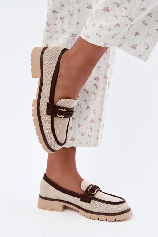 Mocasines para mujer con detalles elegantes en color arena y marrón Brika
