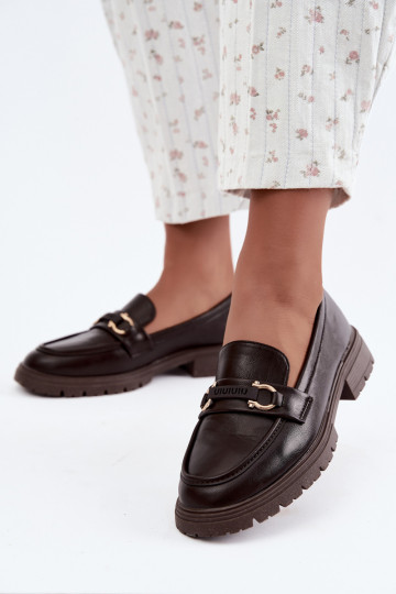 Mocasines para mujer con detalles elegantes en color chocolate Brika 2