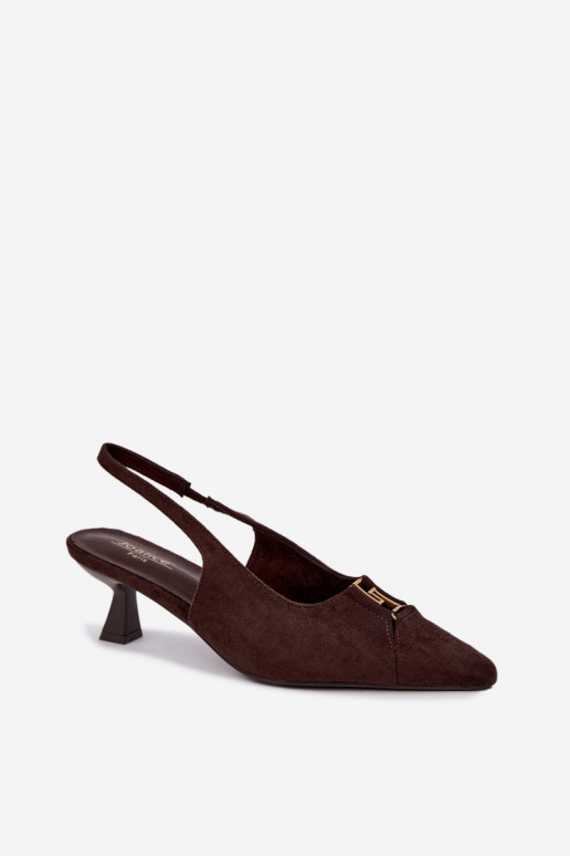 Sandalias de tacón con talón abierto y detalles decorativos en color chocolate Gilly