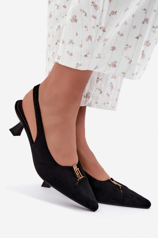 Sandalias de tacón con talón abierto y detalles decorativos en color negro Gilly