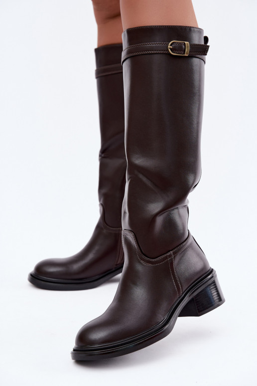 botas altas de mujer con tacón bajo y hebillas en color chocolate Orlisa