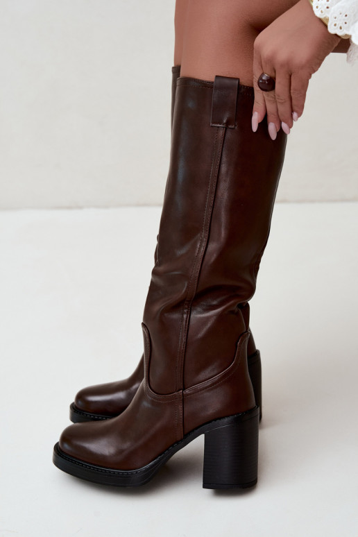 botas altas de mujer acolchadas con tacones en color chocolate Feresa