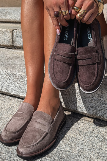 Mocasines para mujer de ante en color chocolate Vinceza 62335 2