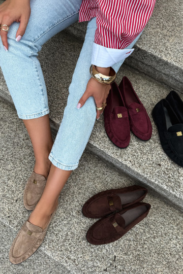 Mocasines para mujer con volantes y detalles decorativos en color arena Kairo 2