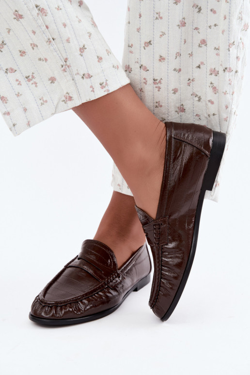 Mocasines lacados para mujer con volantes en color marrón Dulcy
