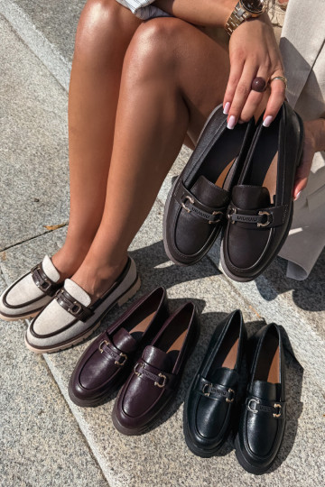 Mocasines para mujer con detalles elegantes en color arena y marrón Brika 2