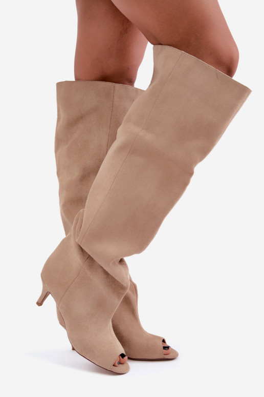 Botas altas con caña alta y punta abierta en color arena Henya