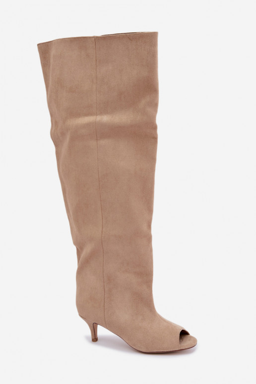 Botas altas con caña alta y punta abierta en color arena Henya