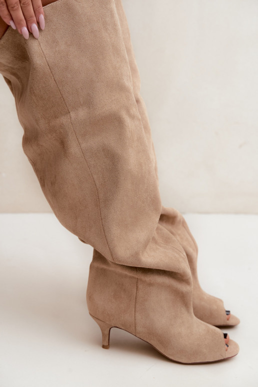 Botas altas con caña alta y punta abierta en color arena Henya