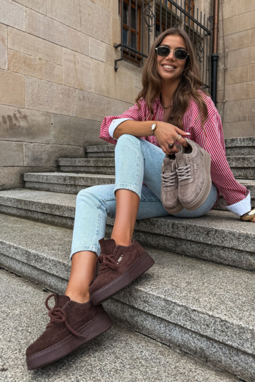 Zapatillas de ante con plataforma en chocolate Teysa