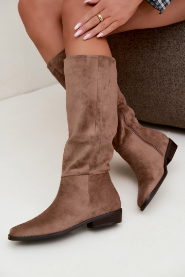 Botas altas para mujer con tacón bajo en color arena Feretta
