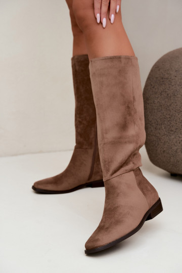Botas altas para mujer con tacón bajo en color arena Feretta 2