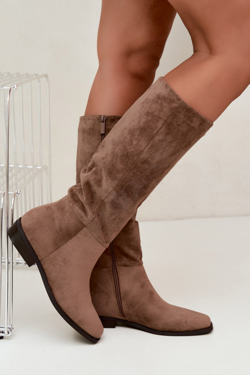 Botas altas para mujer con tacón bajo en color arena Feretta