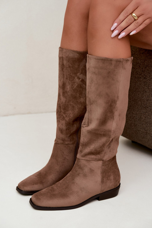 Botas altas para mujer con tacón bajo en color arena Feretta