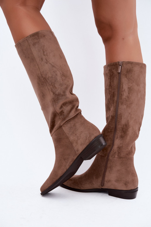 Botas altas para mujer con tacón bajo en color arena Feretta